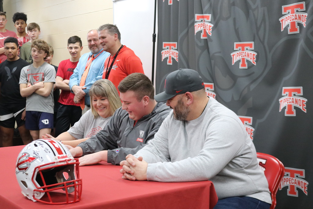 Jack Blaul-Green signing his letter to play football at Wittenberg.