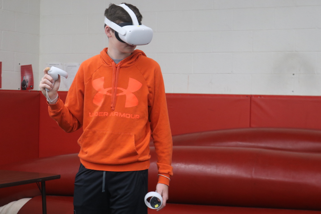TMS students uses  VR goggle to solve math problems.