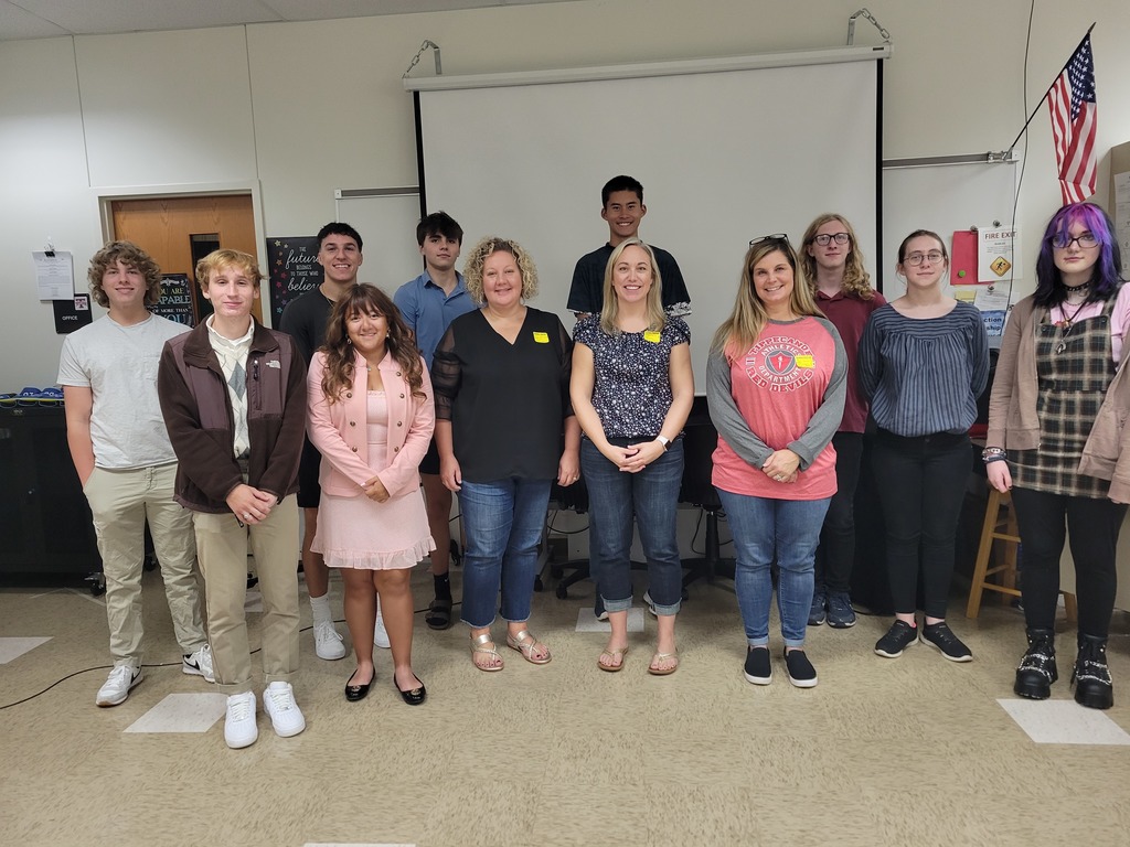 THS students and guest speakers pose for a picture.