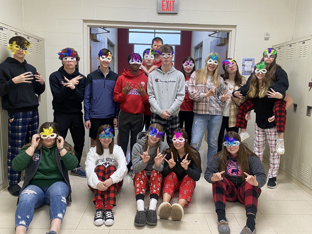 THS students with their masks they made.