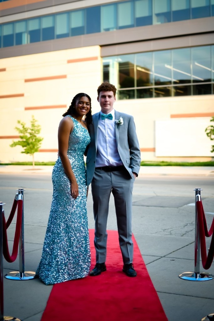 THS students at Prom.