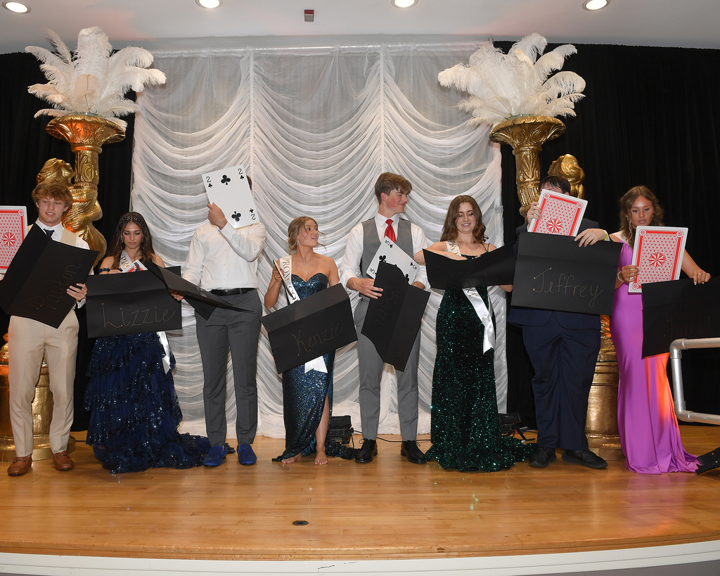 THS prom court picking their cards
