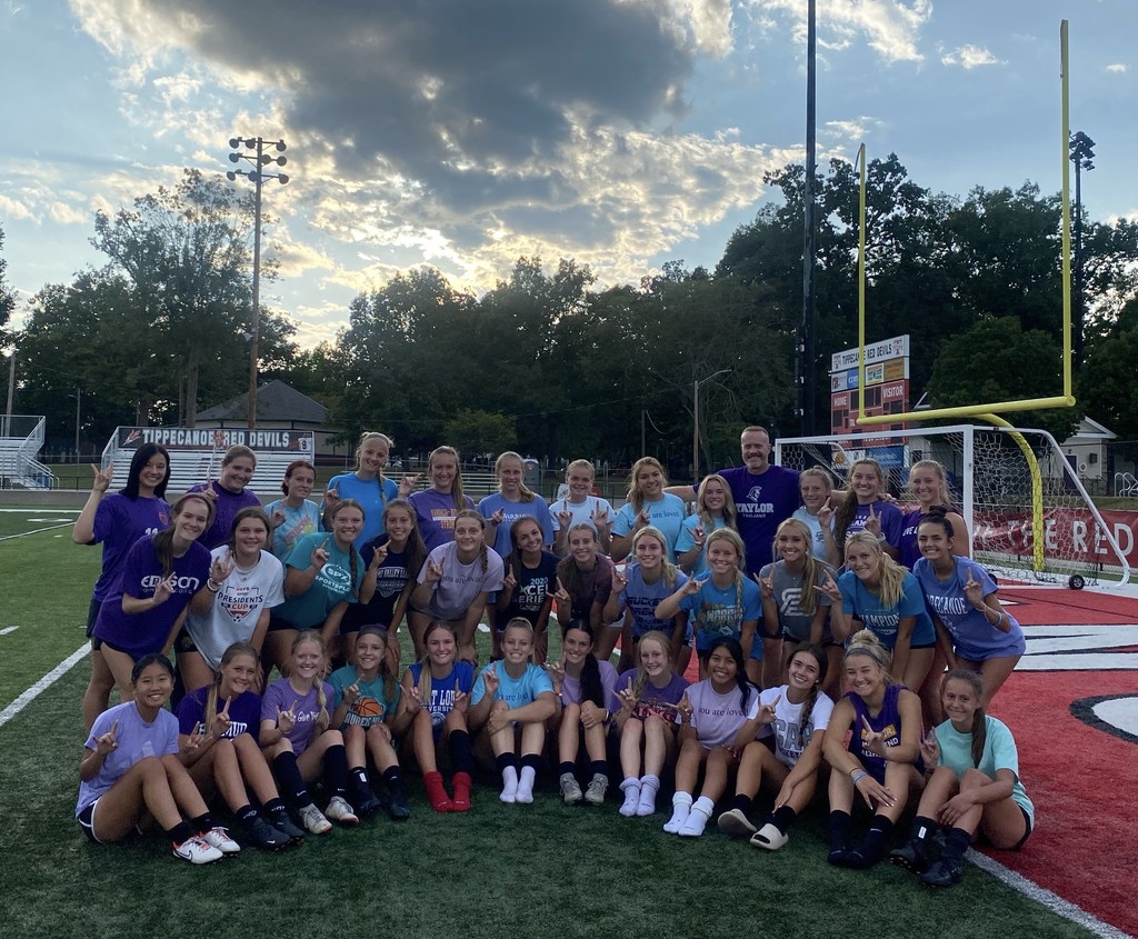 Soccer team dressed in purple and teal.